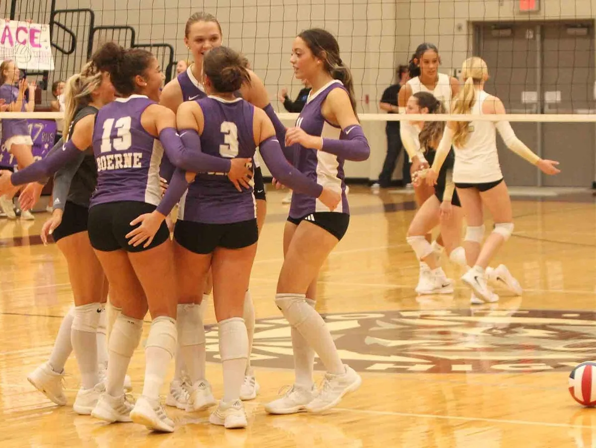Boerne High, Champion volleyball teams roll in first round