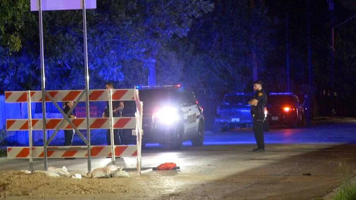 Man hospitalized after being shot in leg on the South Side