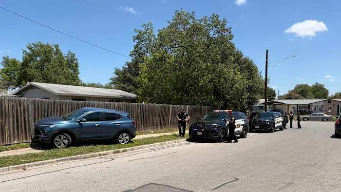 Man steals woman's SUV while she was making an Amazon delivery on West Side, SAPD says