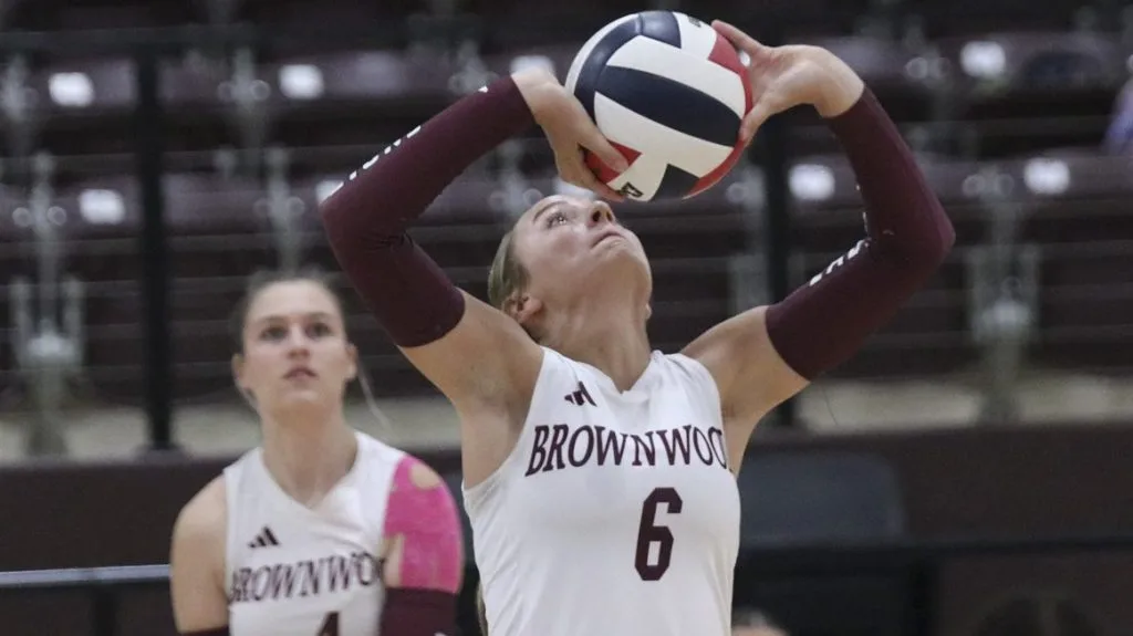 Lady Lions volleyball slips to 0-2 in district with loss at Graham