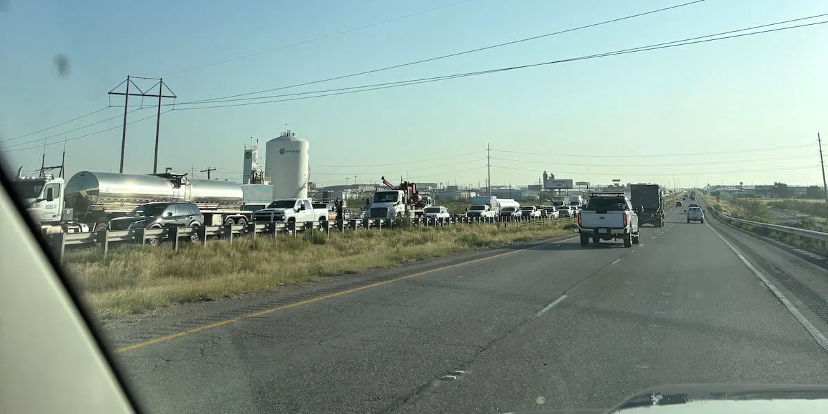 TRAFFIC ALERT: 6-vehicle crash closes IH-20 westbound lanes in Odessa