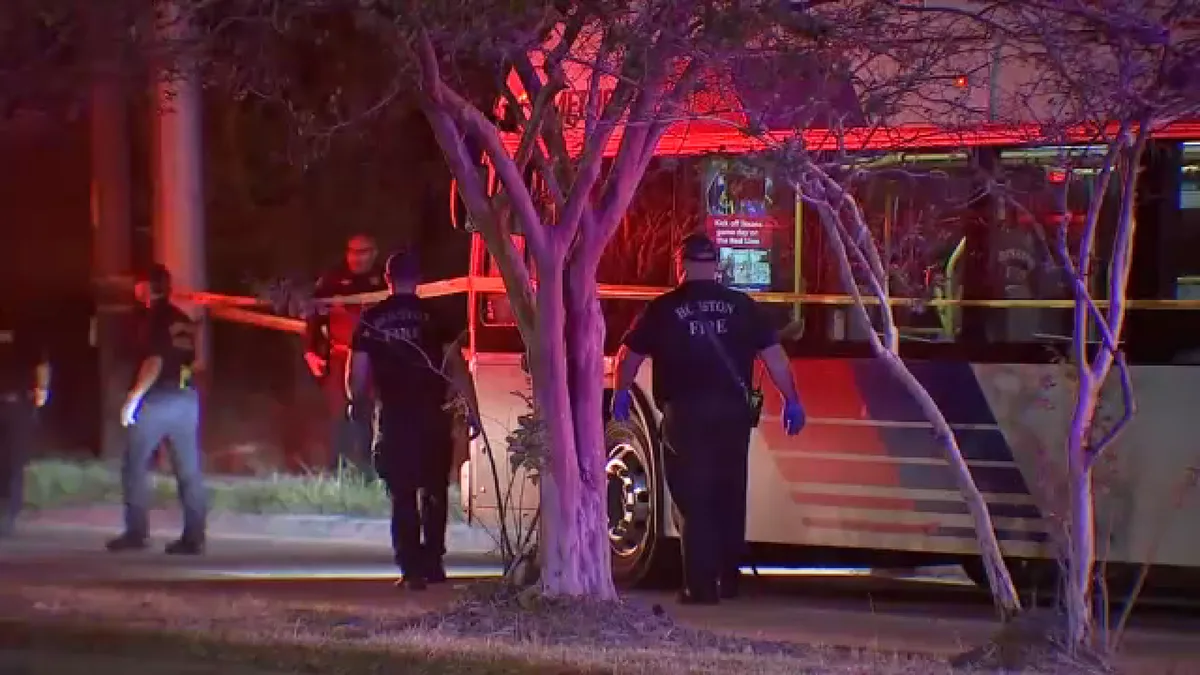 Suspect taken into custody after 2 people stabbed on bus, METRO says