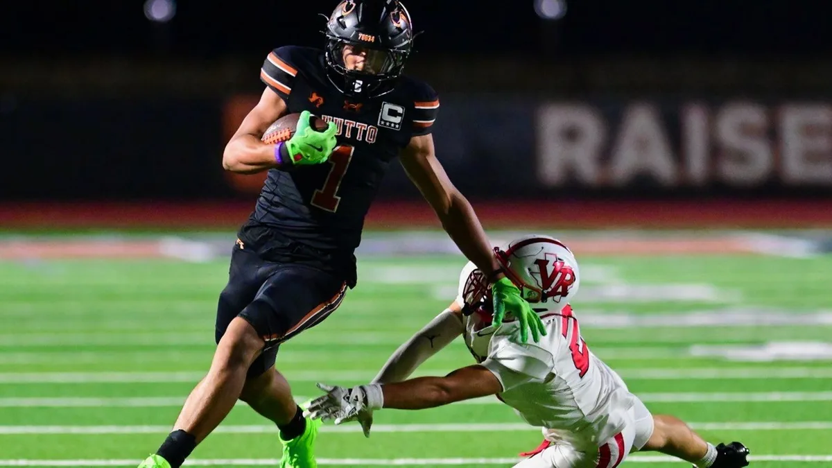 Fields, Antoun break records against Rangers