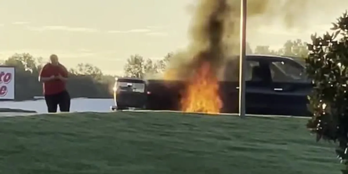 Pickup truck catches fire on Southwest Loop 323 in Tyler