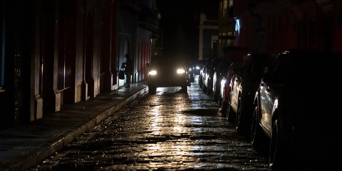 Federal government looking to crack down on headlight glare in effort to make driving safer