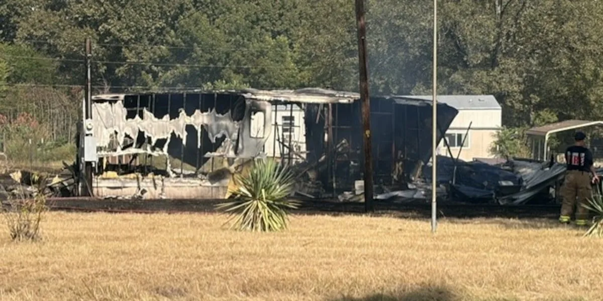Fire destroys vacant trailer home in Henderson County