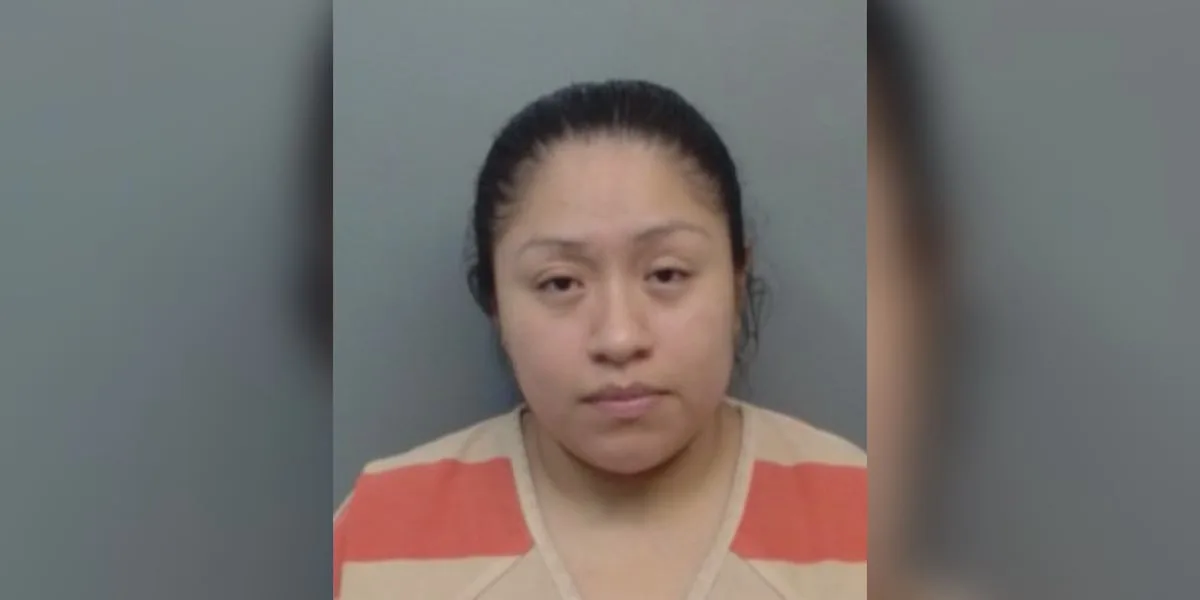 Laredo woman charged after child found walking alone in street