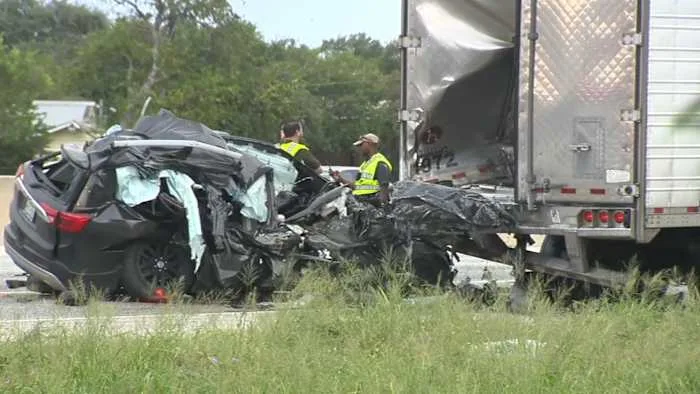 1 dead after two-vehicle crash involving 18-wheeler on South Side, SAPD says