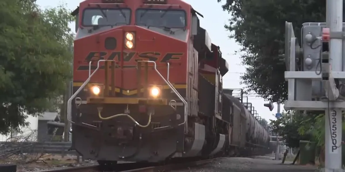 Laredo police crack down on railroad crossing violations
