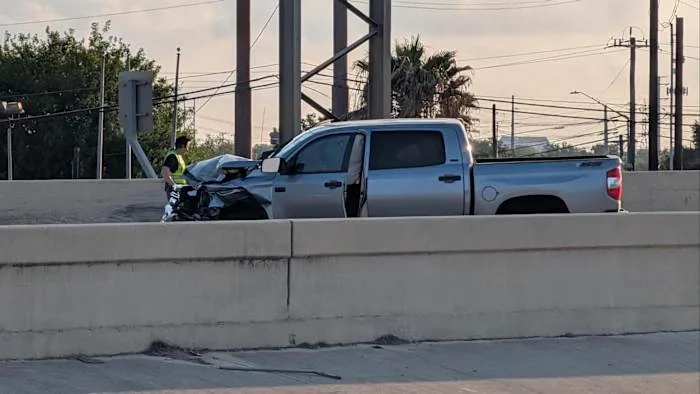 Crash shuts down Interstate 10 eastbound; Driver seriously injured, SAPD says