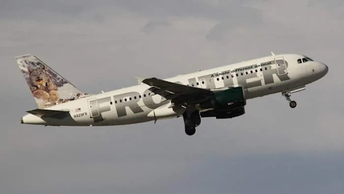 Woman charged with making bomb threat at Bush Airport