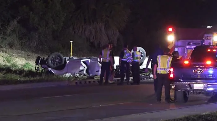 Man killed in Castle Hills crash after traveling 90-100 mph, police say