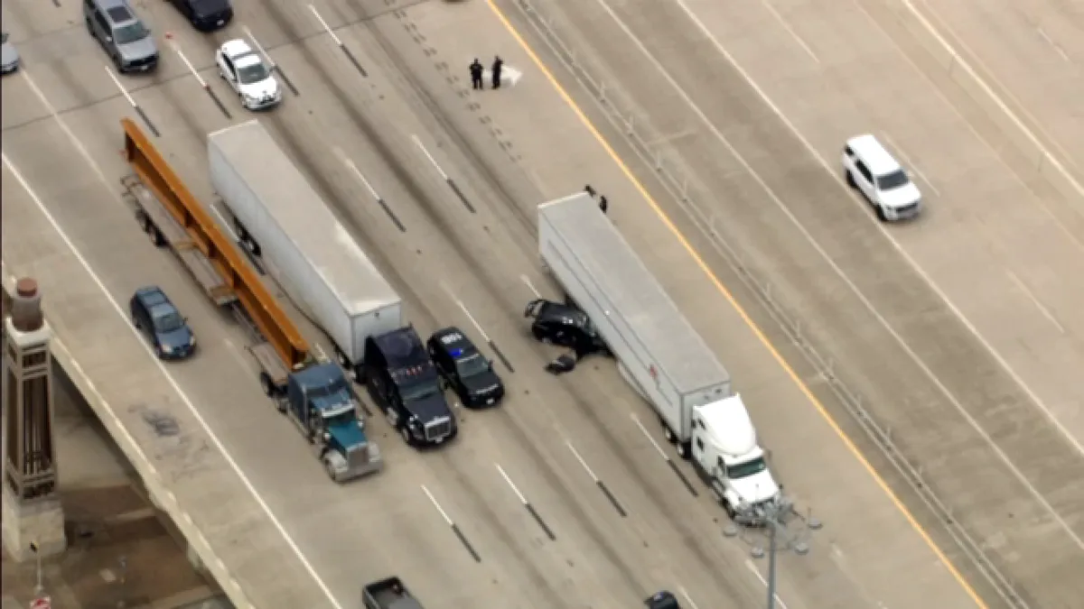 Crash involving 18-wheeler blocking multiple eastbound Katy Fwy lanes at Bunker Hill, video shows