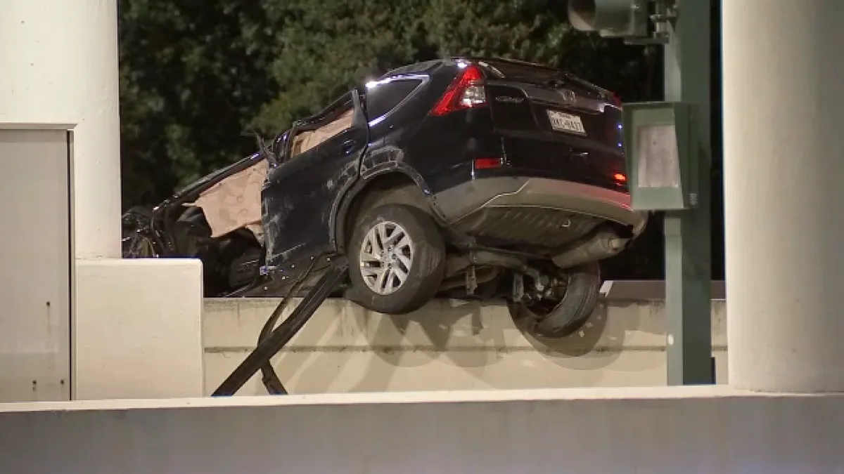 Alleged drunk driver killed after crashing into USPS 18-wheeler on West Sam Houston Tollway: Pct. 5