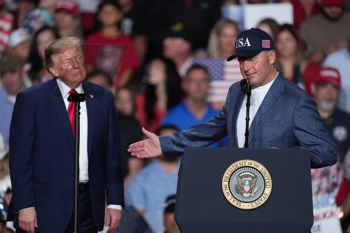 Trump says he'll award fireballer Roger Clemens the Presidential Medal of Freedom
