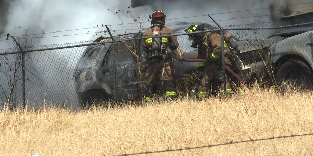 Grass fire breaks out in south Laredo after car catches fire