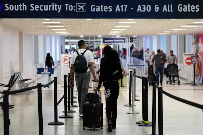 Could Houston airports replace TSA agents? New federal program aims to prevent shutdown travel delays