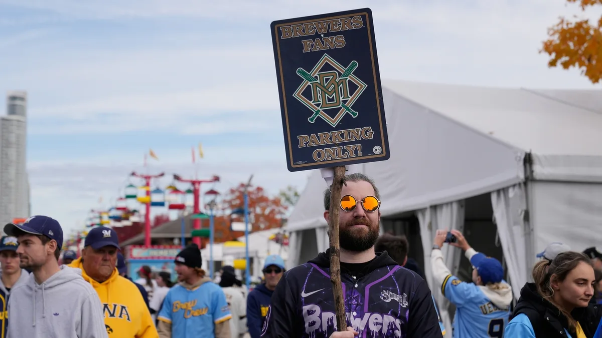 Brewers fans flood Milwaukee streets for a long-awaited World Series victory parade | LIVE