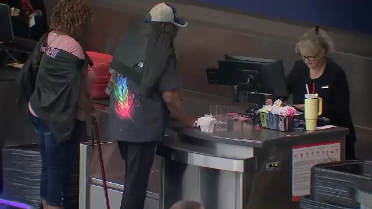 Houston airport workers receive $5 minimum wage increase