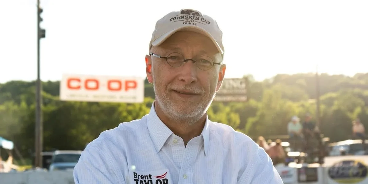 Senator admits to sending unsolicited nude photos, calls actions 'youthful indiscretions'