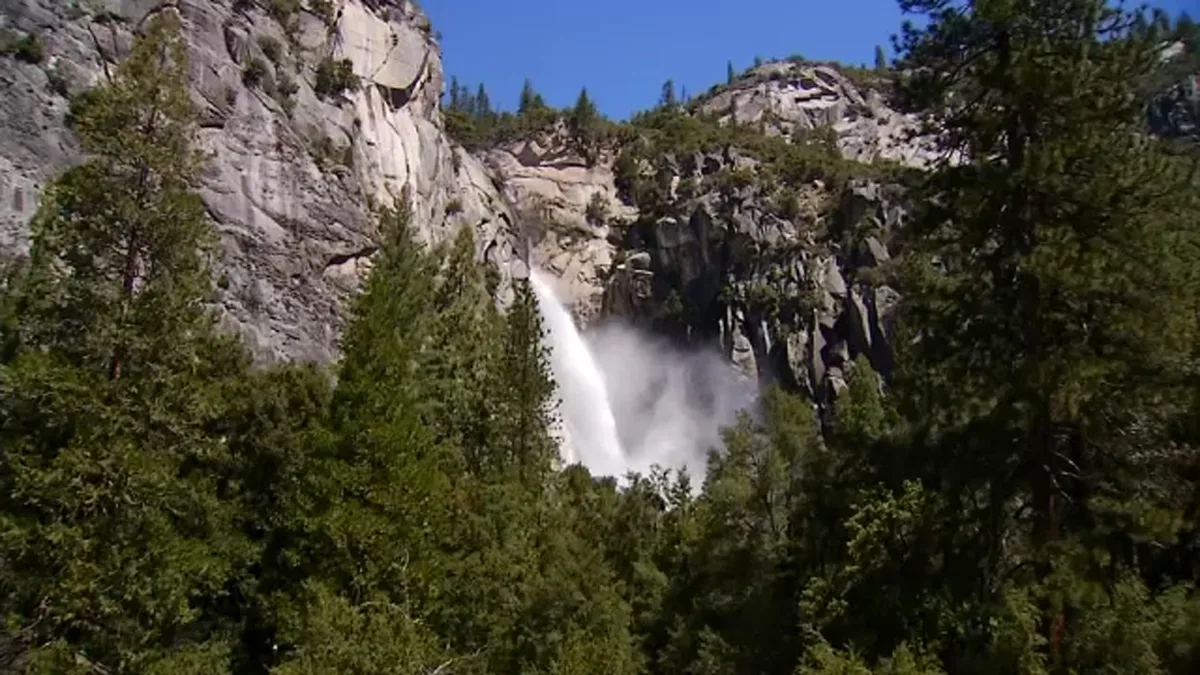Trump admin reportedly working to give part of Yosemite to developer aiming to build private road