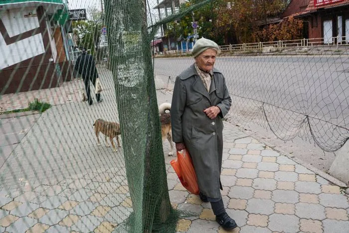 A ceasefire in a Russian-occupied Ukrainian city holds for its first 30 hours, officials say