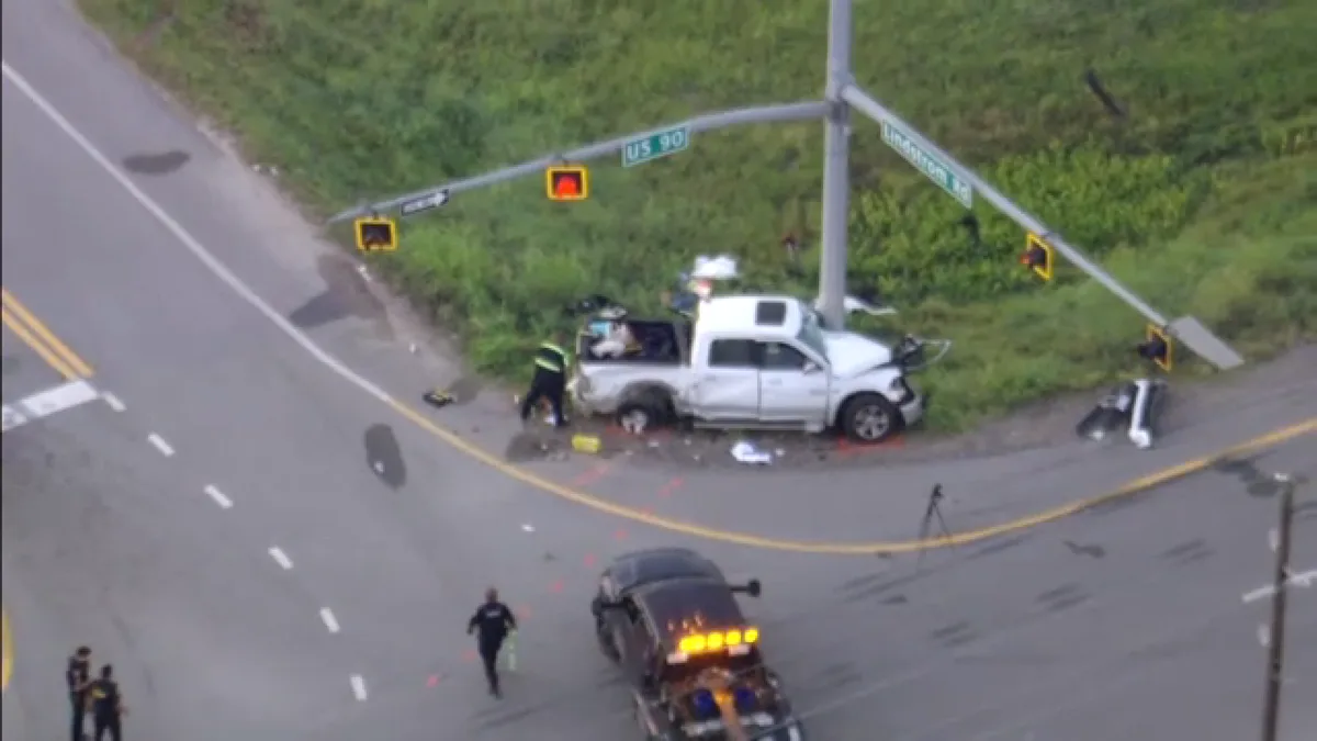 2 hospitalized in major crash on US 90 in NE Harris County, HCSO says