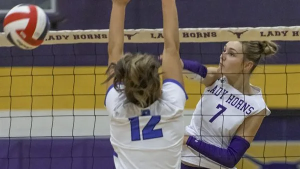 Lady Horns complete district volleyball sweep of Breckenridge