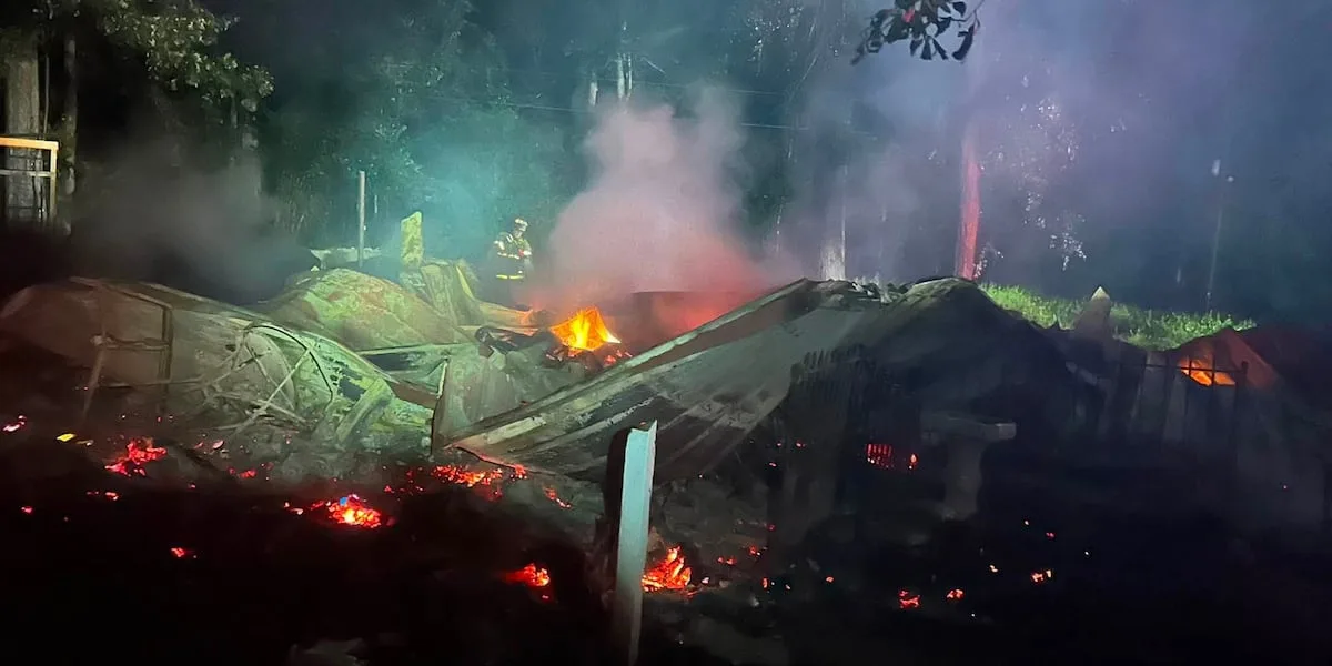 Jasper county authorities investigating 'suspicious' fire that destroyed home, 3 vehicles