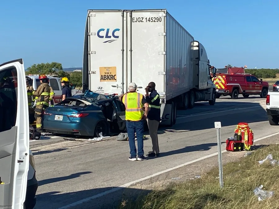2 critically injured after slamming into back of 18-wheeler on I-20