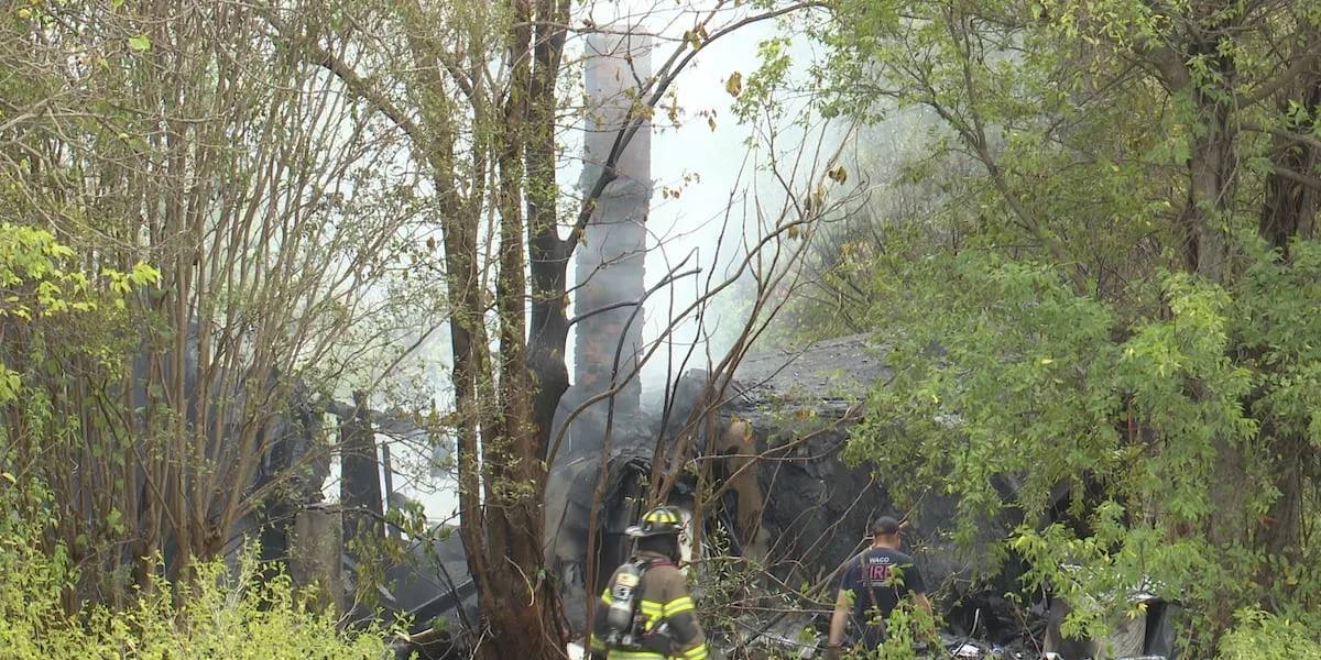 Structure fire displaces one, two pets on Johnson Street in Waco