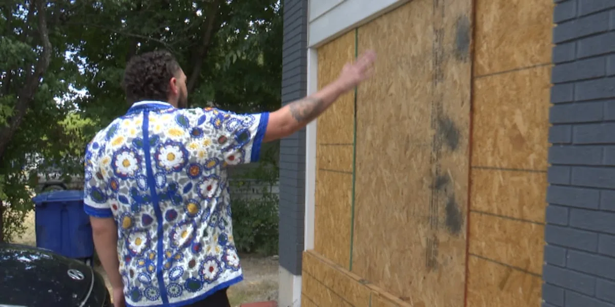 Homeowner disputes construction company after stalled garage conversion