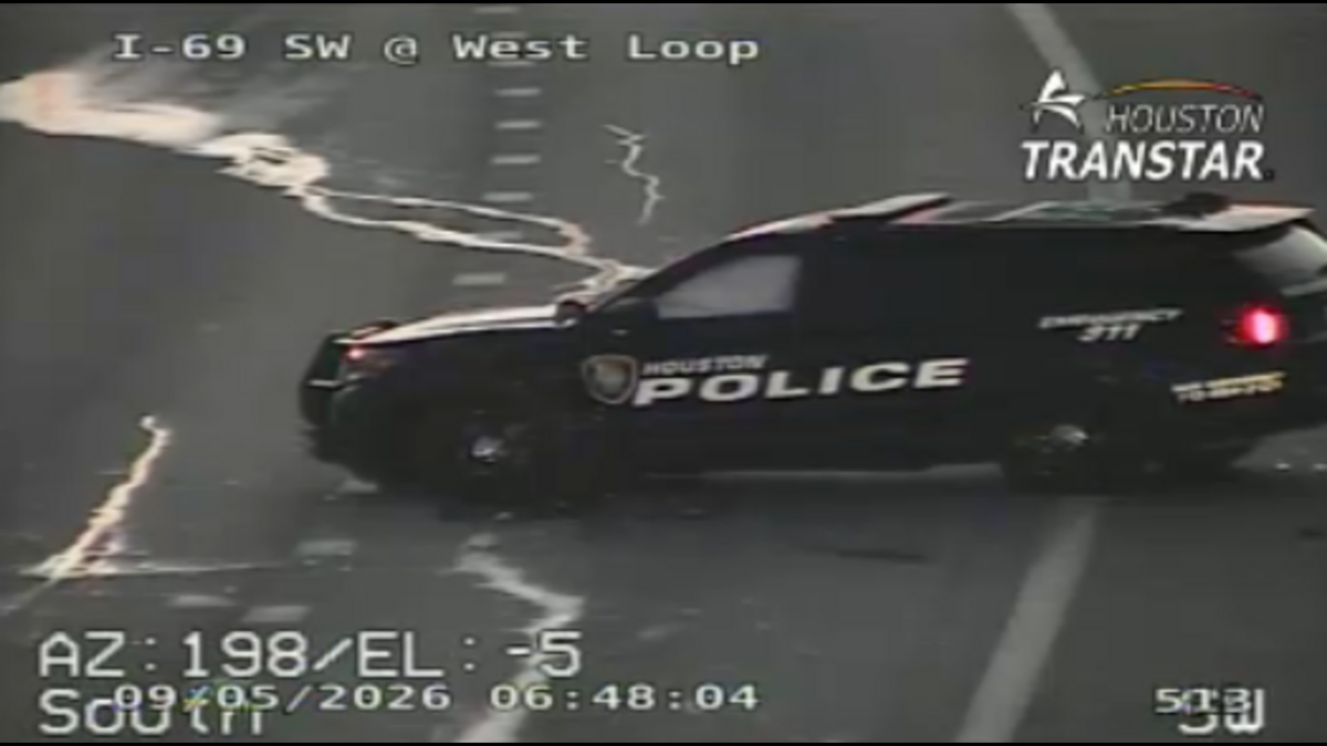 Driver crashes into Houston police vehicle on SW Fwy near 610 West Loop, HPD says
