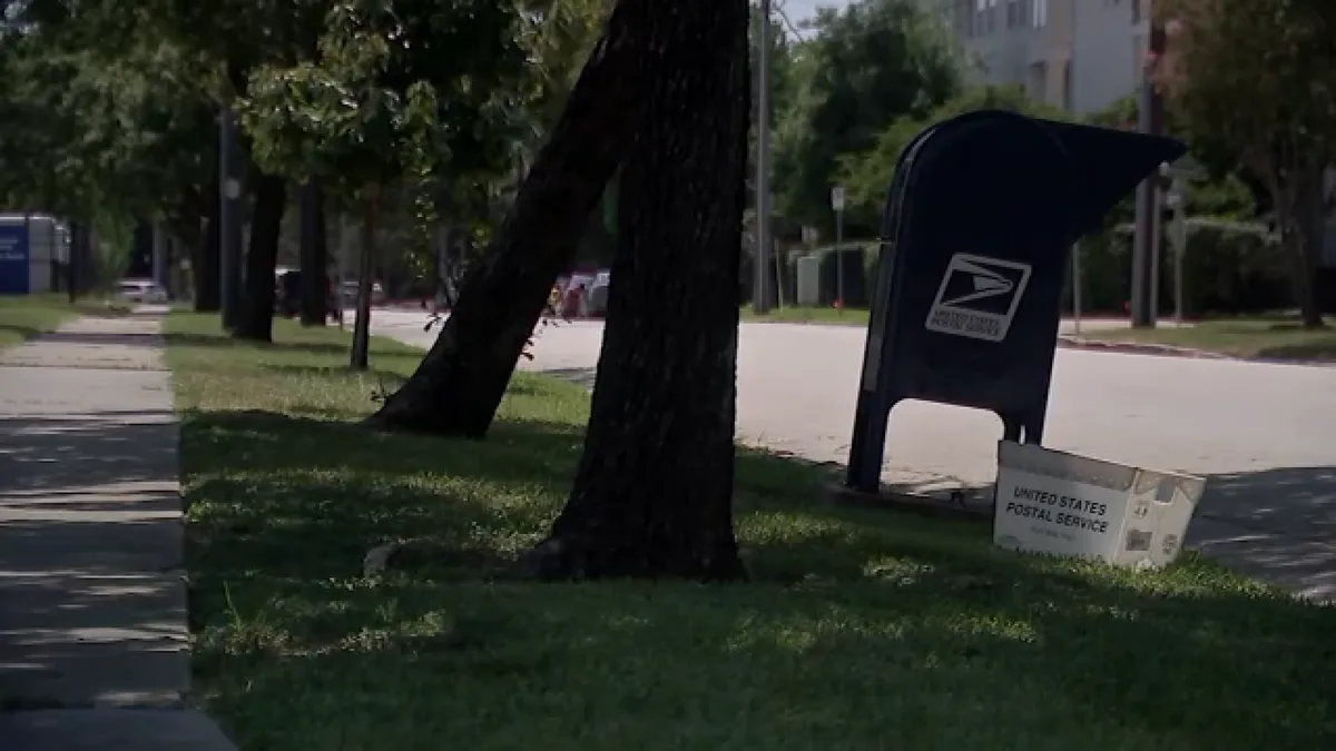 Houston mail carrier pleads not guilty in wide-ranging federal theft case