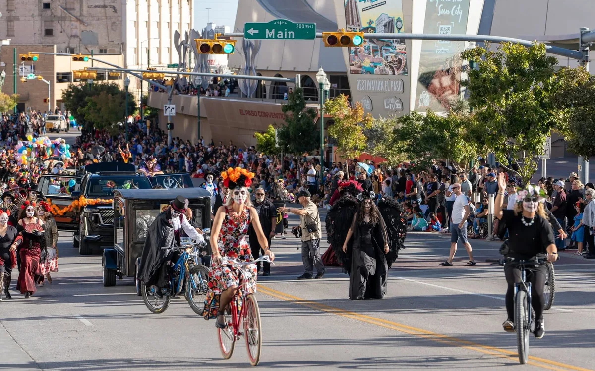 Da de los Muertos parade celebrates tradition Downtown, Amigo Airsho brings Blue Angels to Fort Bliss