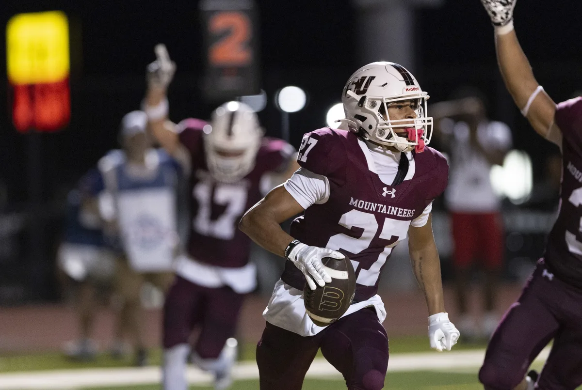 Warren's late field goal lifts Schreiner past Southwestern, 31-28