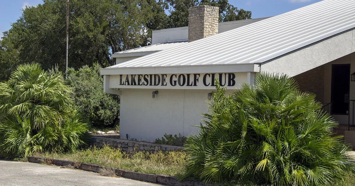 Nearby residents hope to find buyer for abandoned Canyon Lake golf course