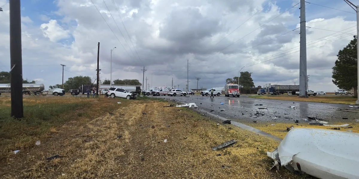 Texas DPS: 1 dead, 1 seriously hurt after major crash south of Friona