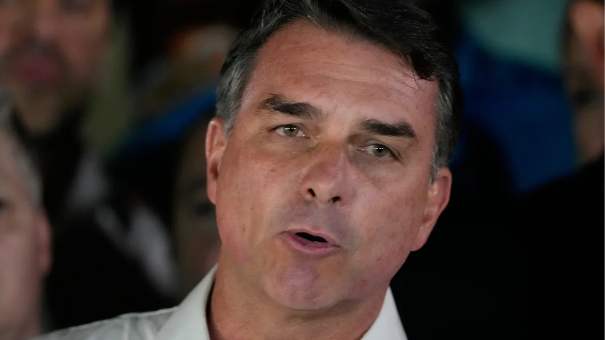 Brazil's Flvio Bolsonaro leaves Brazil for the United States, according to multiple media reports
