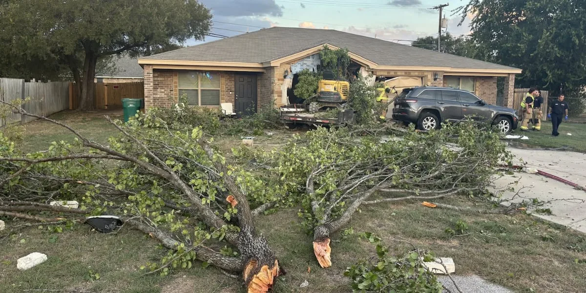 Car crashes into home; road blocked in Harker Heights