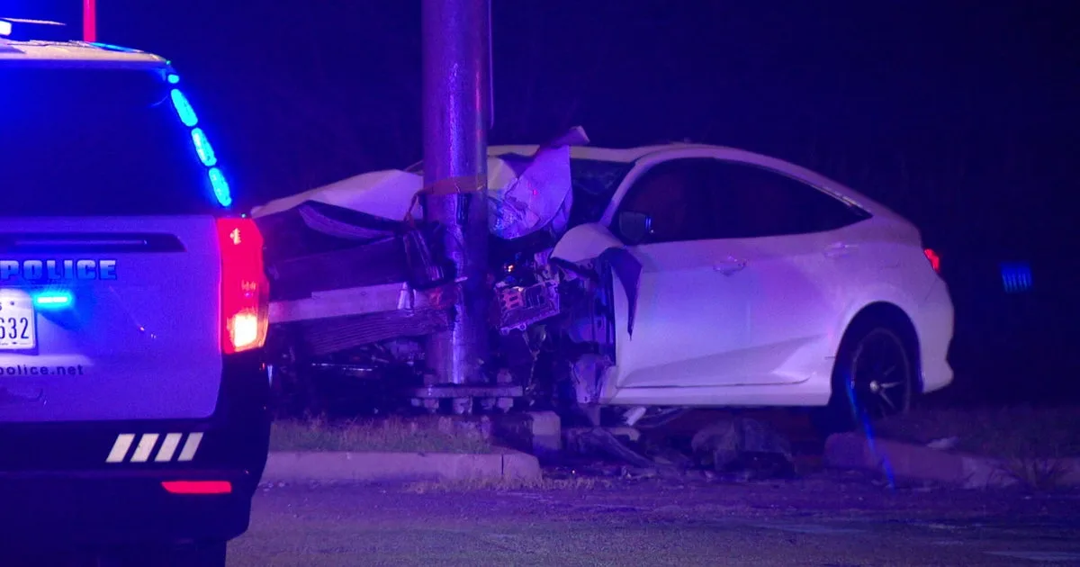 5 teens hospitalized after alleged Dallas carjacking ends in pursuit and crash, police say