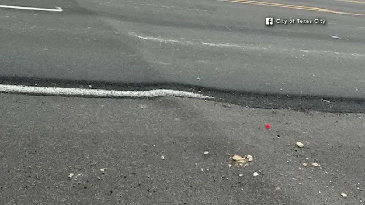 TxDOT responding to buckled road along Palmer Highway, Texas City officials say