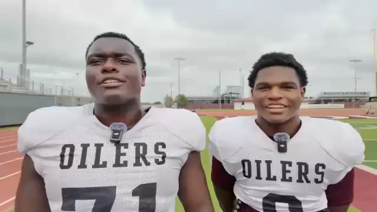 Athlete of the Week: Pearland HS football brother duo shares success with team off to hot start