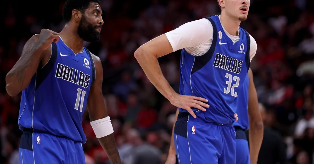Durant, Smith score 30 each as Rockets rout Mavericks in opener