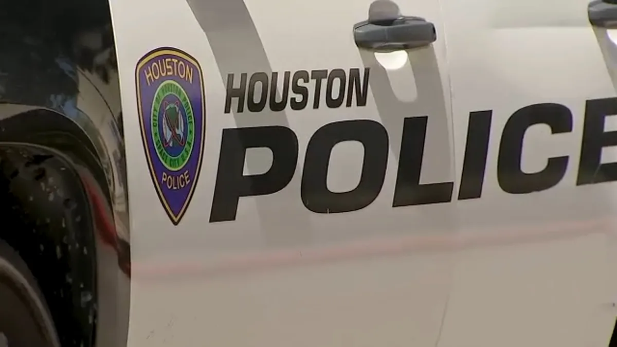 2 hospitalized after heated argument leads to gunfire in NW Houston, HPD says