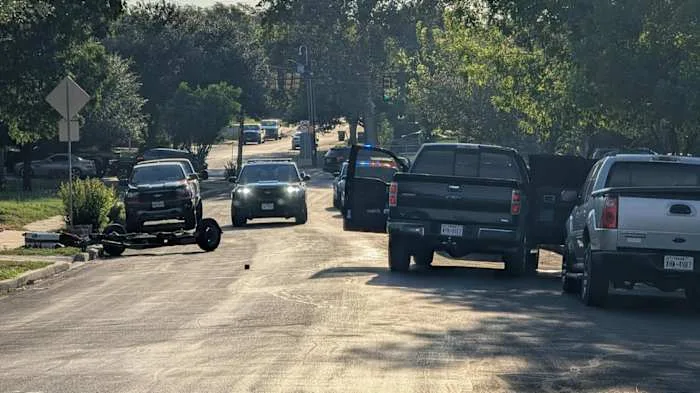 2 hospitalized after shooting on North Side; Shooter flees, SAPD says