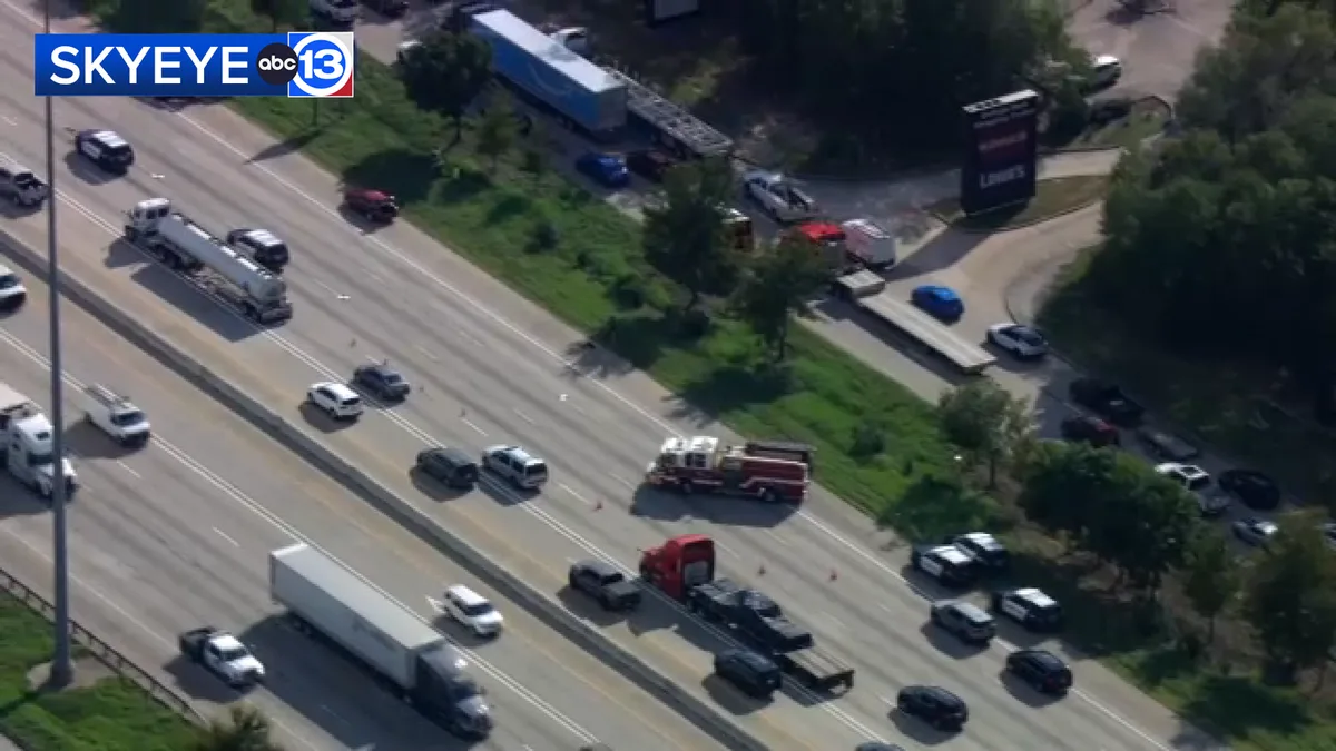 Deadly crash snarls traffic on North Freeway at SH-242, Conroe PD says