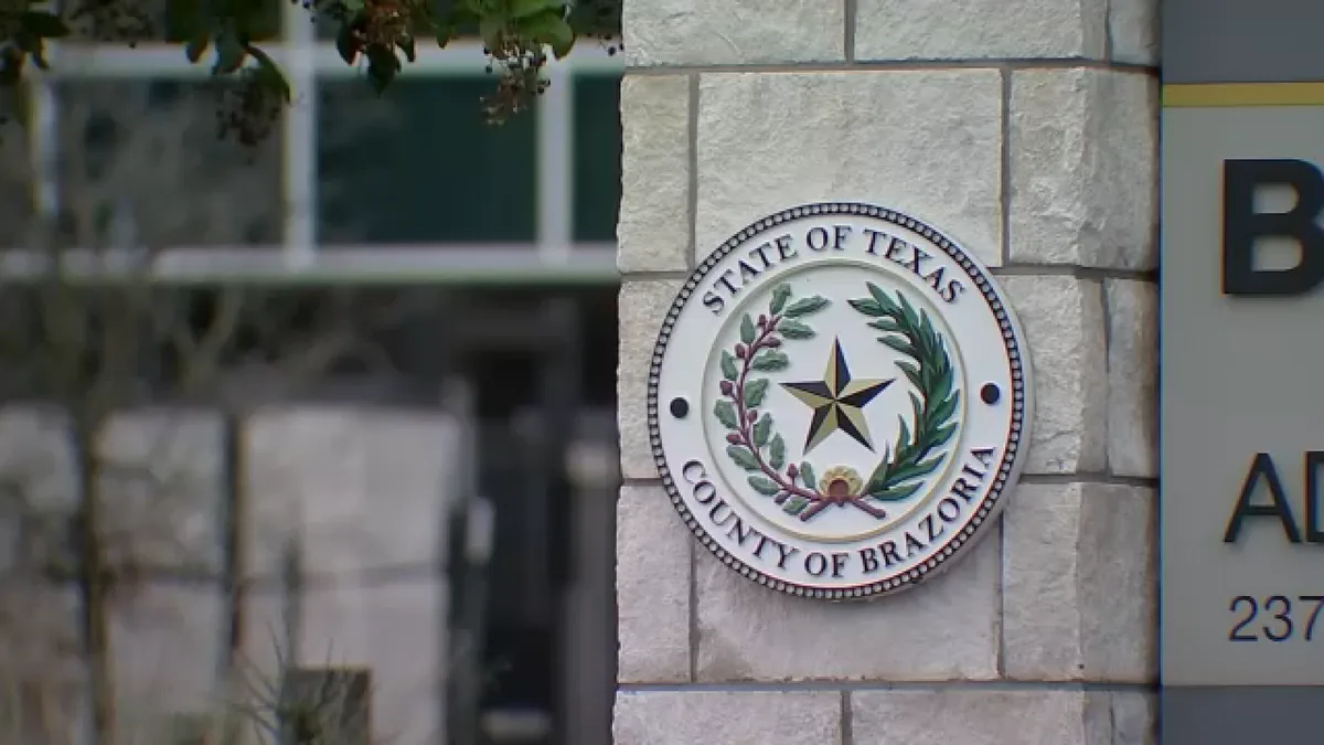 Brazoria County judge apologizes for offensive comments at commissioners court meeting