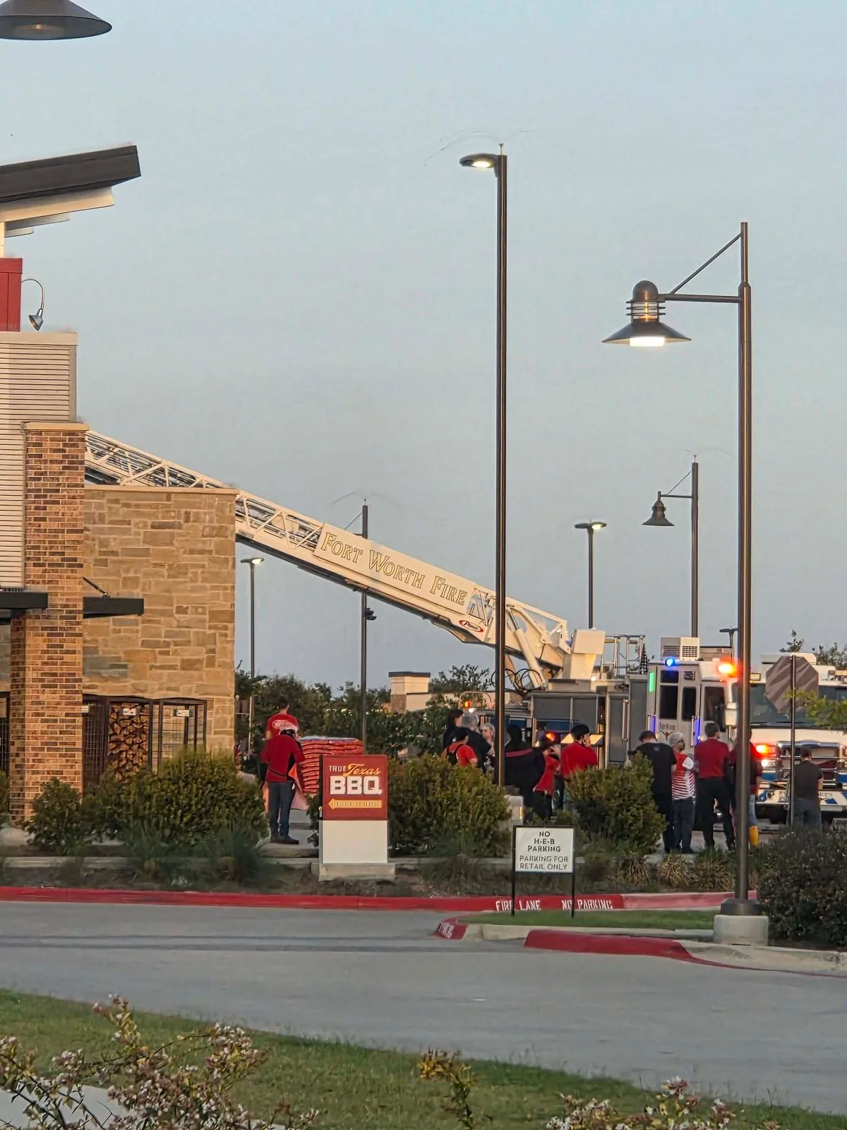 Multi-alarm fire breaks out at Fort Worth HEB