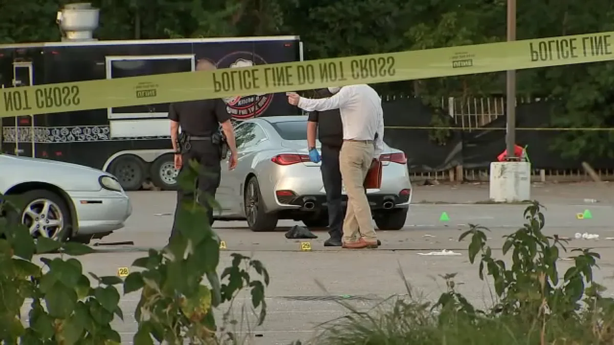 Man killed, 4 injured in shooting at SE Houston gas station known as 'Club Chevron': HPD